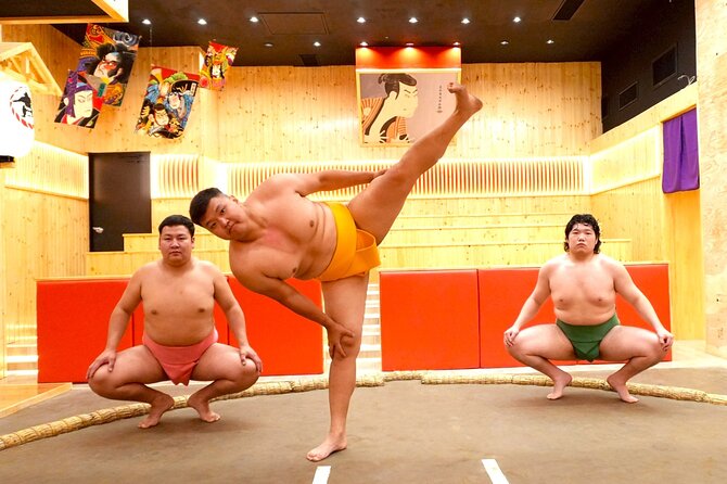 Sapporo Sumo Show Experience with Japanese Food and Photo - A small Sapporo room with a sumo ring at its center