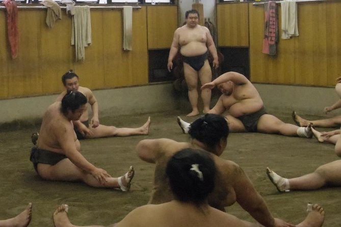 Tokyo Sumo Morning Practice Tour at Stable - Heat, etiquette, and comfort inside the stable